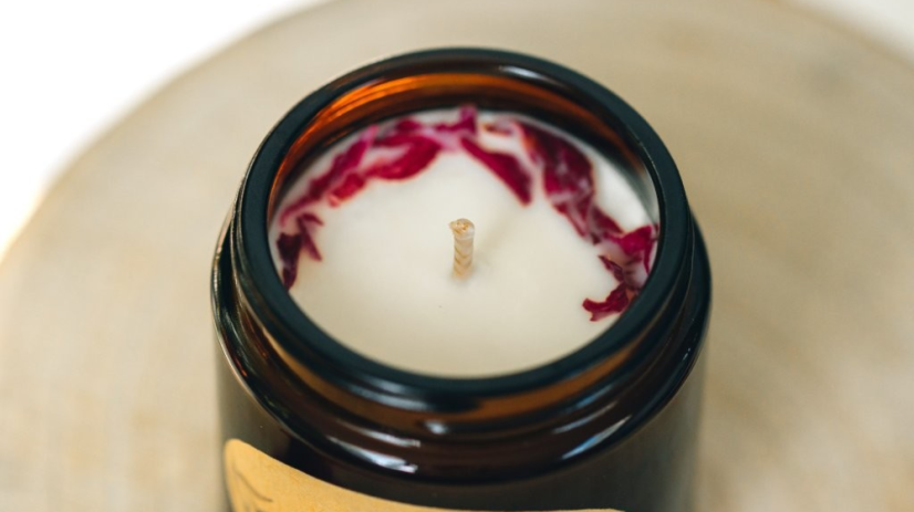 Pivoňka s bavlnou - sójová svíčka v hnědém skle (120 ml) - velikost: 120 ml, Druh knotu: dřevěný knot