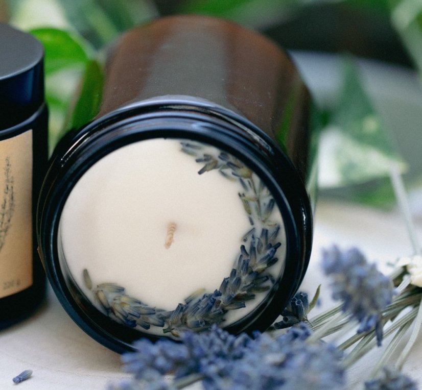 Levandulová - sójová svíčka v hnědém skle (120 ml) - velikost: 120 ml, Druh knotu: dřevěný knot
